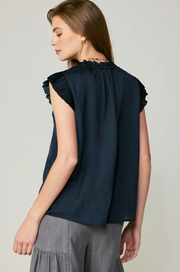 Classic Sleeveless Jacquard Pleated Blouse